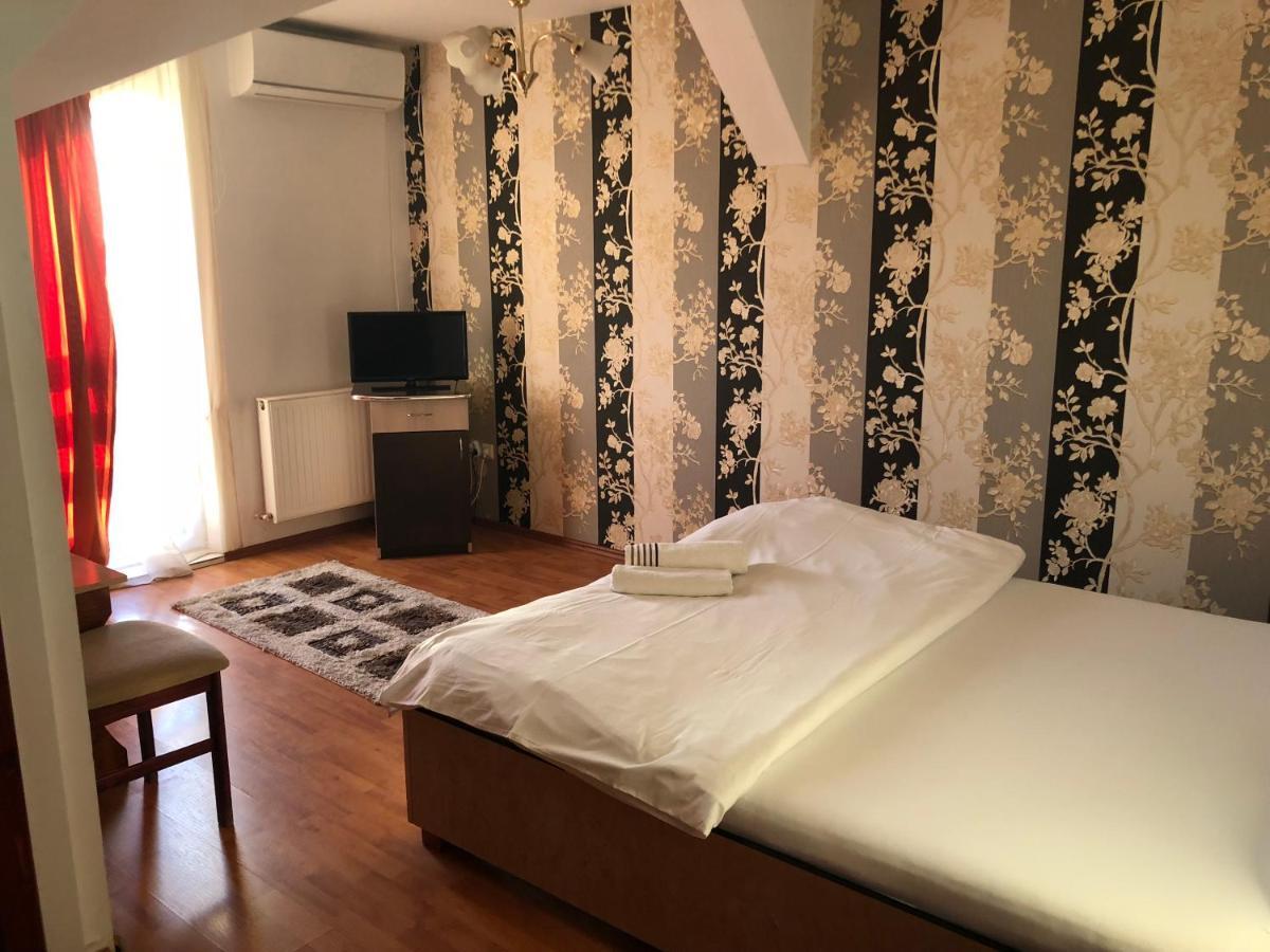 Pension Rozeclas Oradea Exterior photo