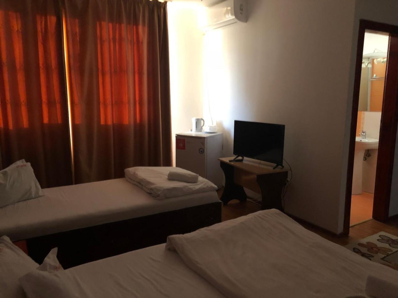 Pension Rozeclas Oradea Exterior photo