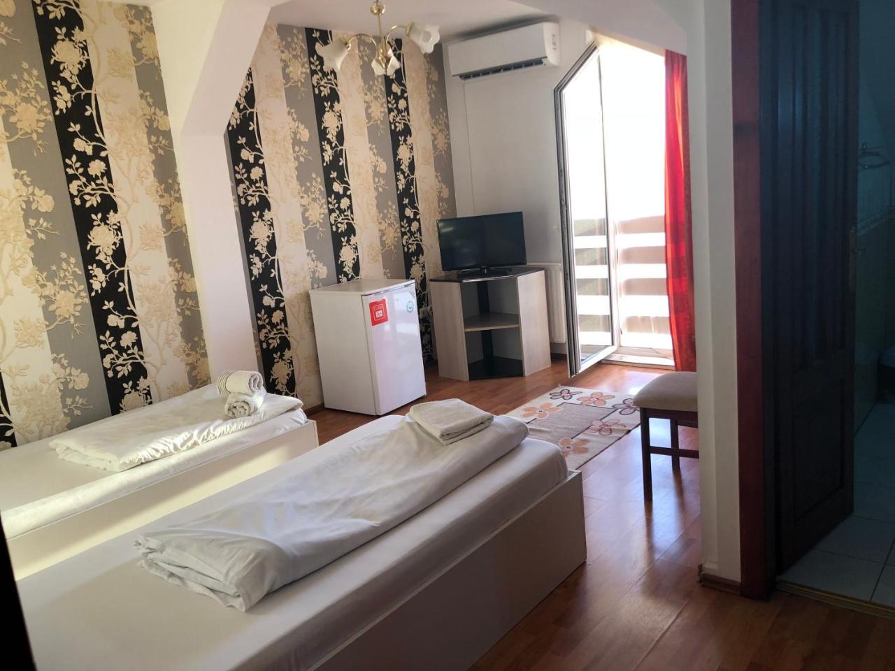 Pension Rozeclas Oradea Exterior photo