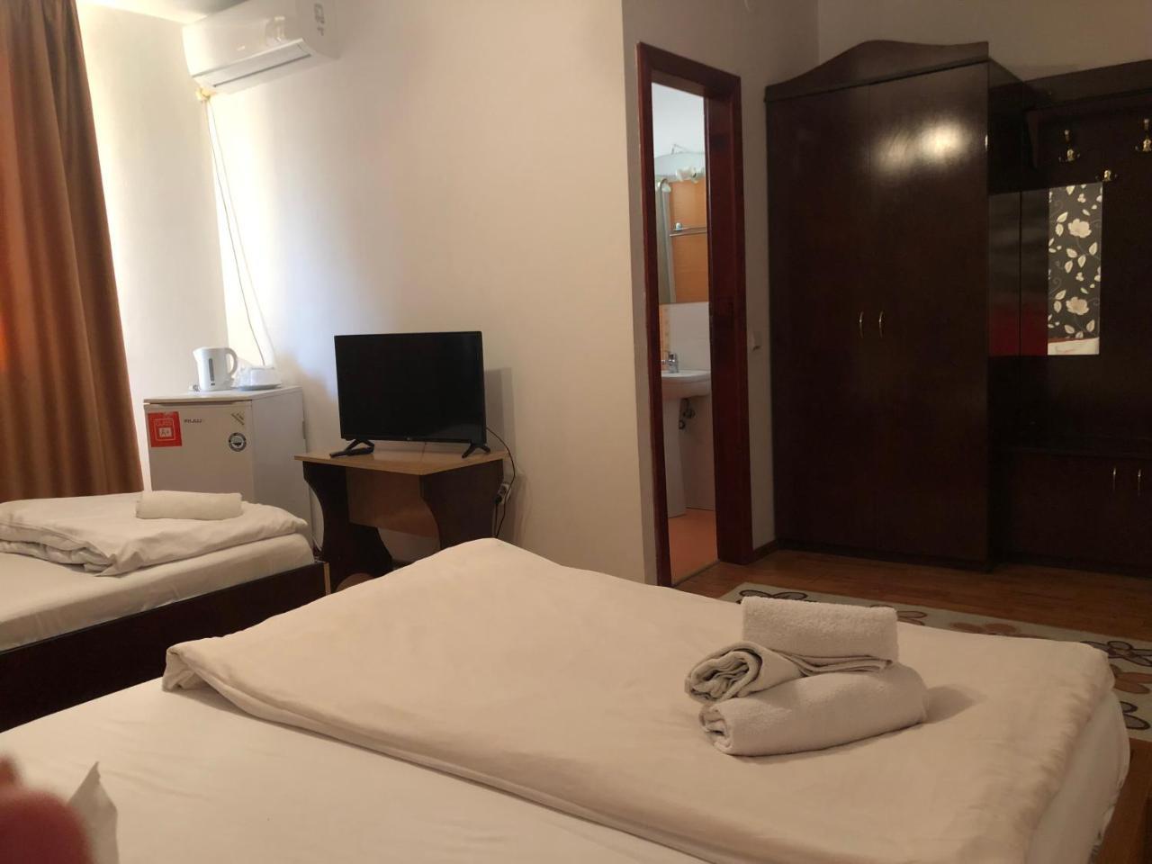 Pension Rozeclas Oradea Exterior photo